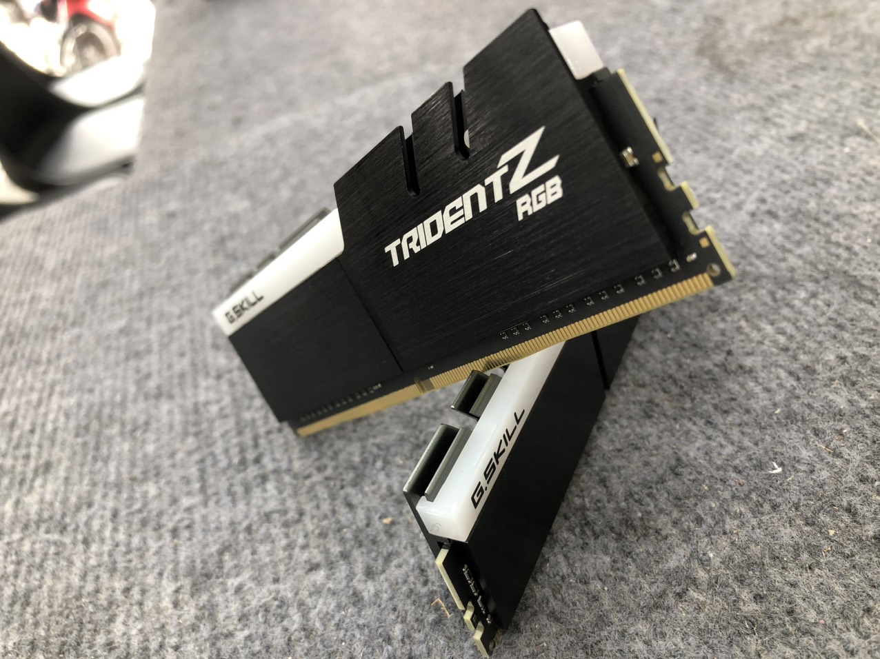 Ram G.SKILL Trident Z RGB DDR4 16GB (16GB x 1) 3600MHz F4-3600C18S-16GTZR