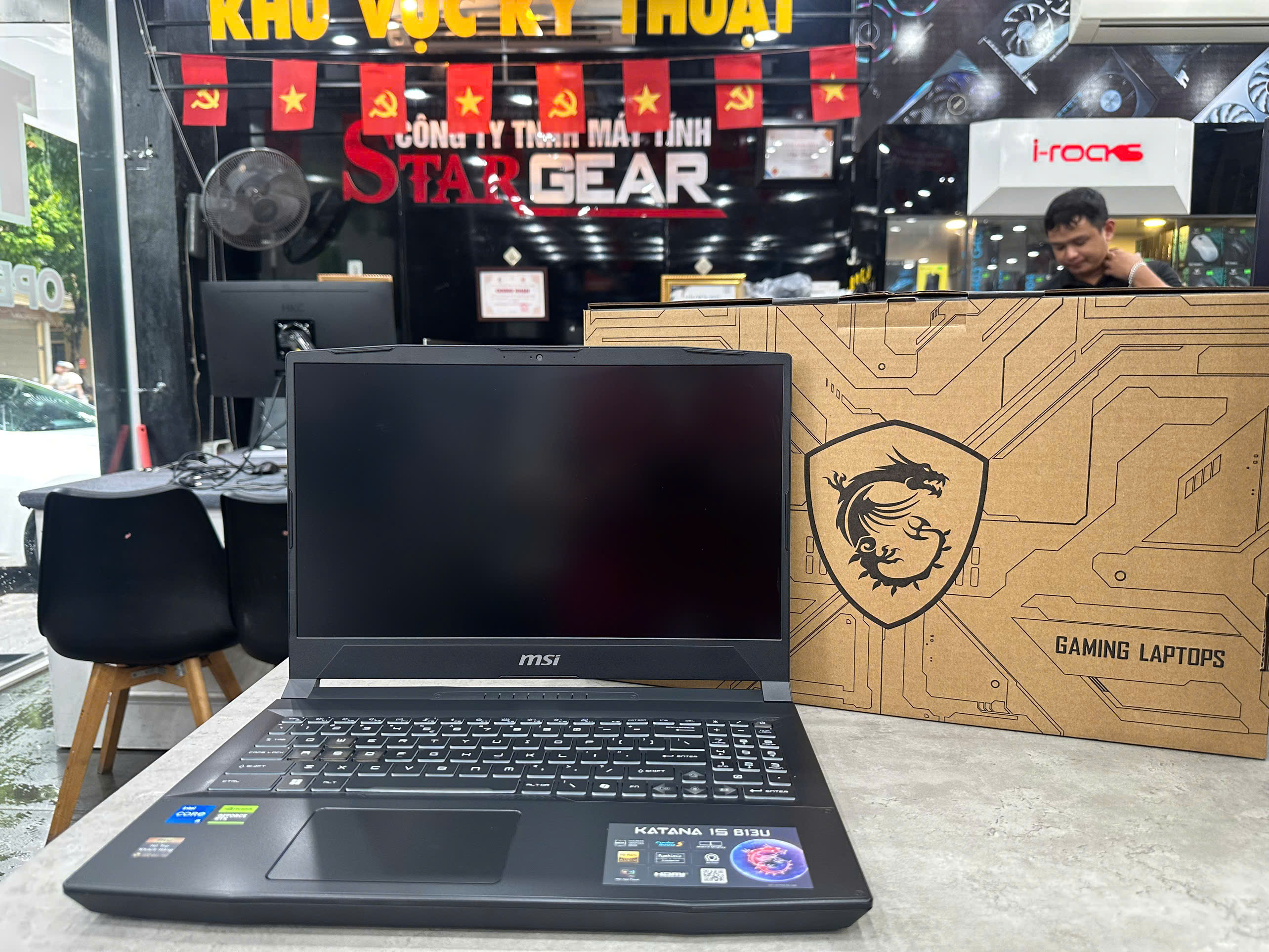 Laptop MSI Katana 15 B13UDXK - 2412VN (Intel Core i5-13420H | RTX 3050 6GB | 15.6 inch FHD | 8GB | 1TB | Win 11 | Đen)