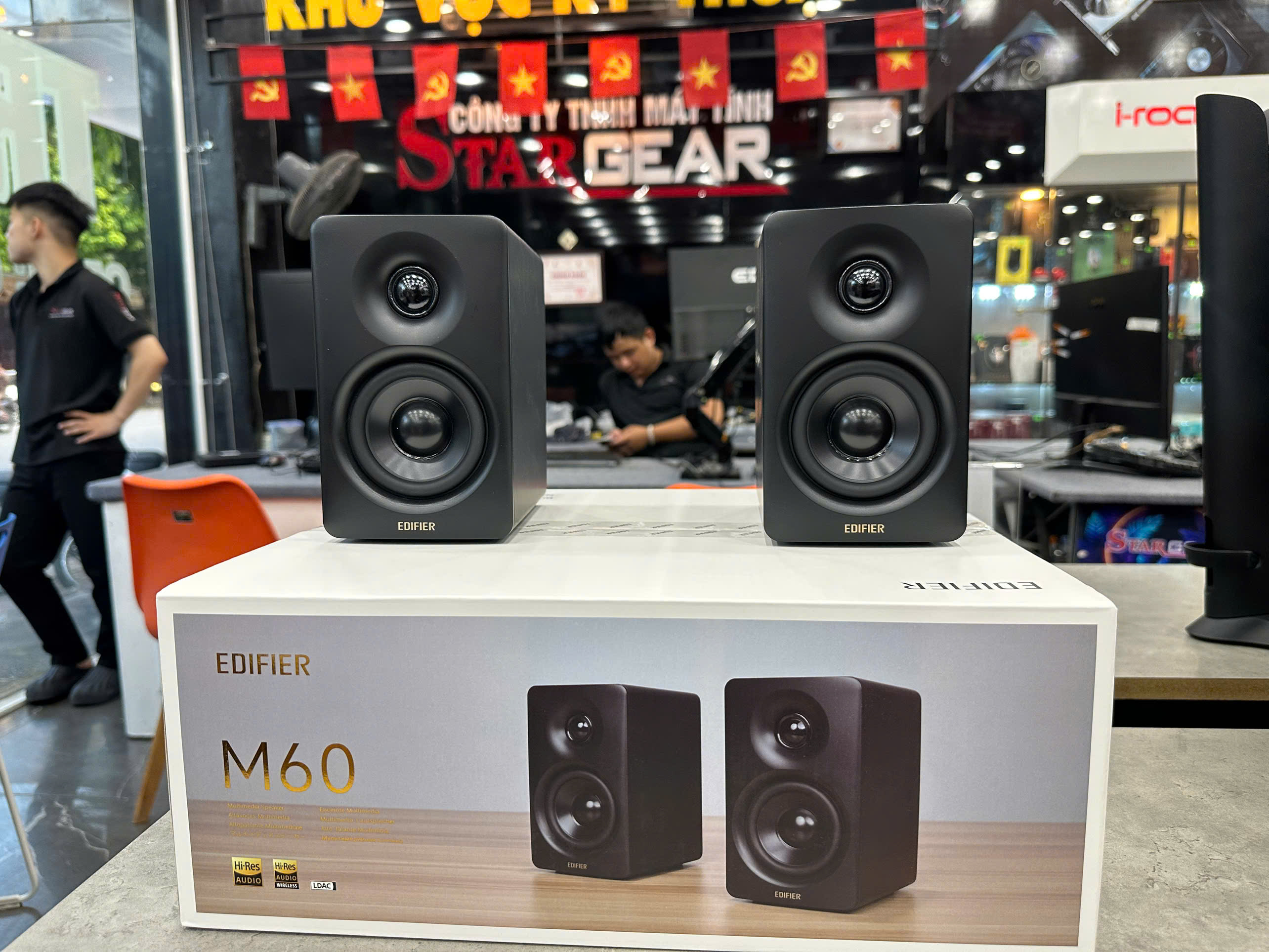 Loa Bookshelf Bluetooth EDIFIER M60