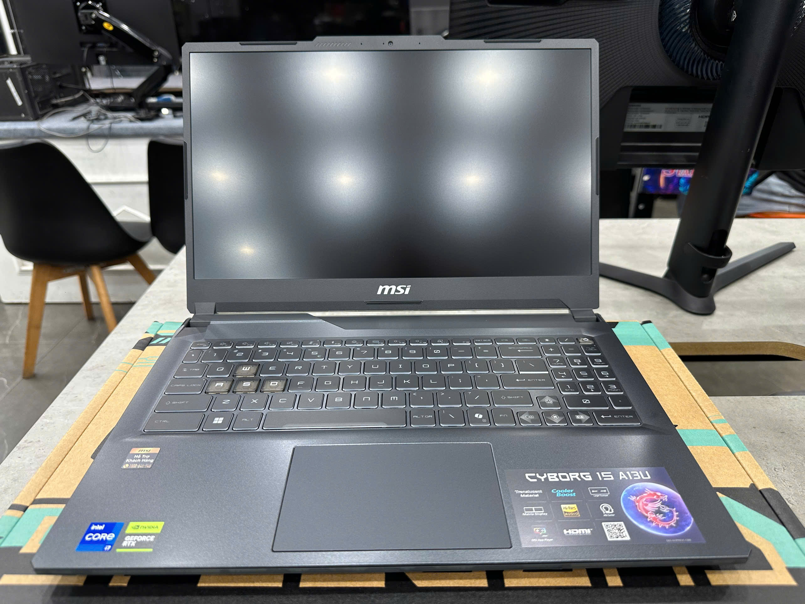 Laptop MSI Cyborg 15 A13UC-2082VN I7-13620H/16GB/512GB PCIE/VGA 4GB RTX3050/15.6 FHD 144HZ/WIN11/